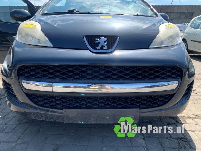 Voorbumper van een Peugeot 107, Gebruikt, -, -, Ophalen of Verzenden
