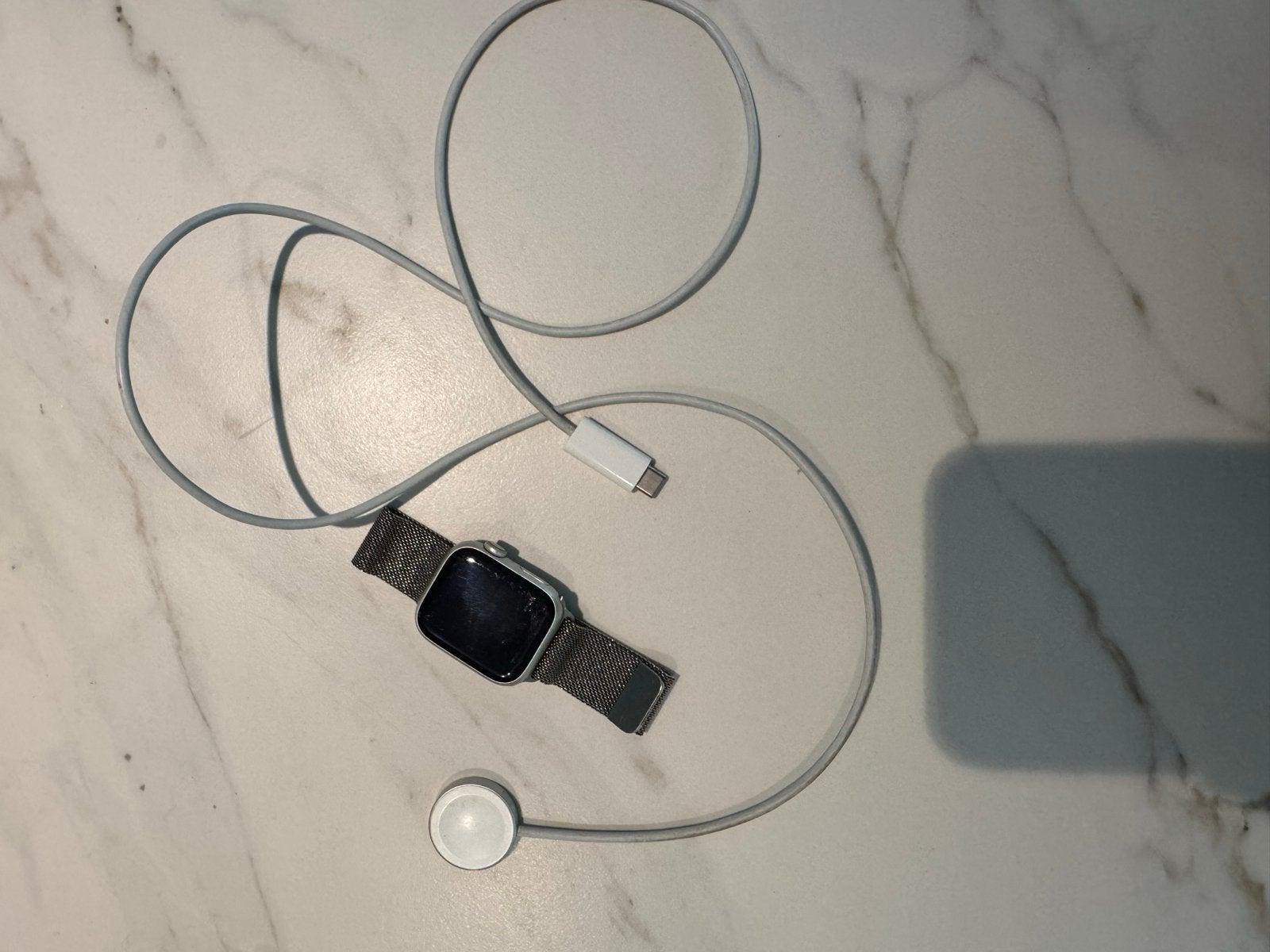 Apple Watch 7 met milanese band  en beschadiging op het glas, Gebruikt, Hartslag, IOS, Ophalen of Verzenden