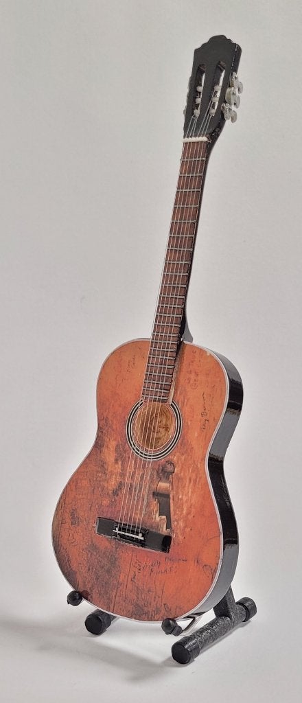 Willie Nelson bruine miniatuur gitaar 25cm mini guitar deco, Info@deconoord.nl, Deco Noord, Nieuw, Ophalen of Verzenden