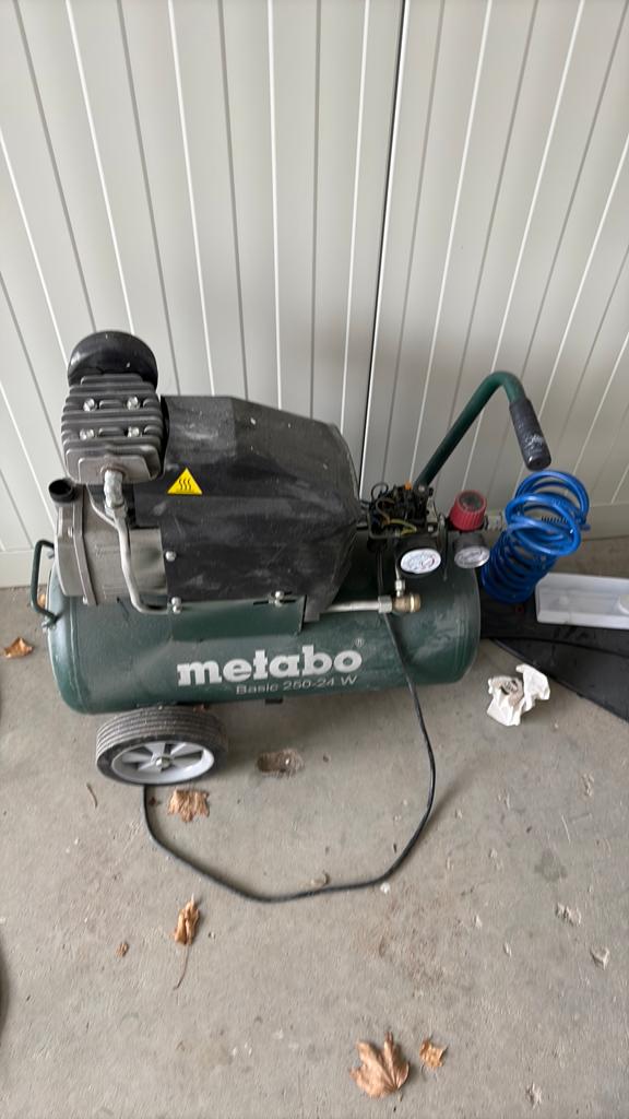 Goed werkende Metabo compressor, Doe-het-zelf en Verbouw, Minder dan 25 liter, Ophalen, Zo goed als nieuw, Minder dan 200 liter/min
