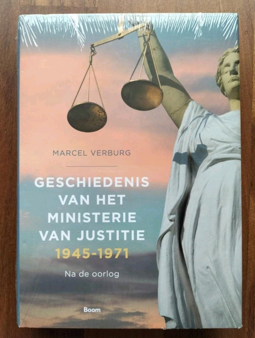 Geschiedenis Ministerie van Justitie 1945-1971 Na de oorlog, 20e eeuw of later, Ophalen of Verzenden, Zo goed als nieuw, Marcel Verburg