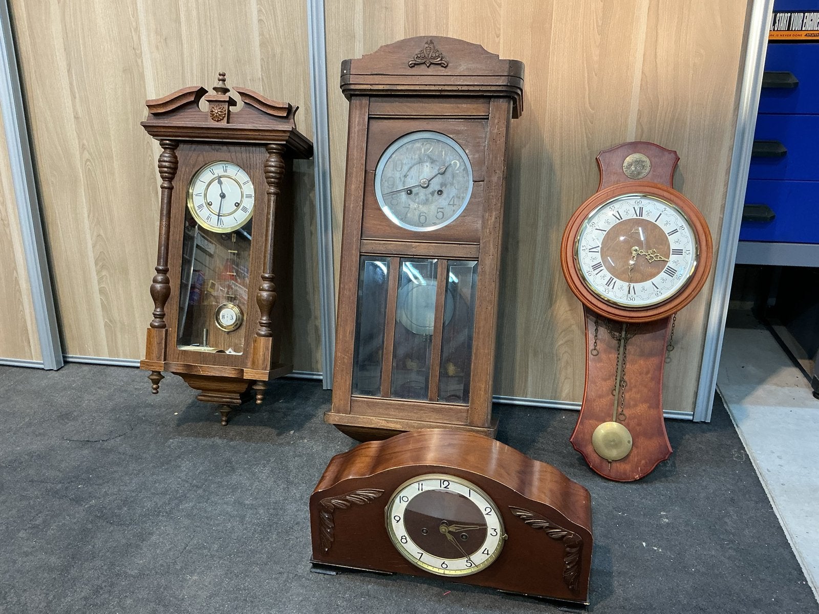 Set van 4 antieke klokken - wandklokken en tafelklok, Ophalen