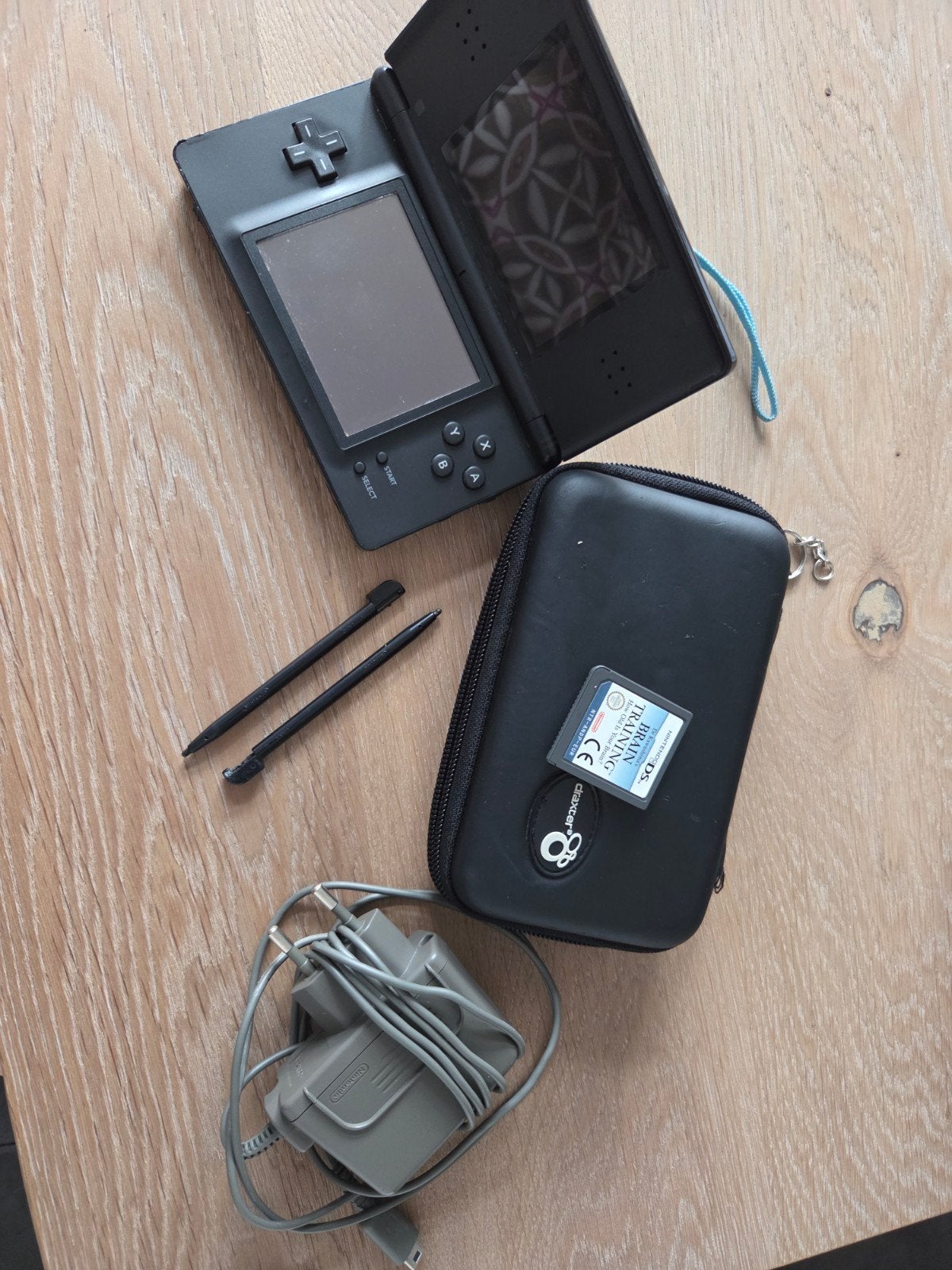 Nintendo DS lite Zwart met Brain Training, extra's en oplade, Gebruikt, Zwart, DS Original of Phat, Ophalen of Verzenden