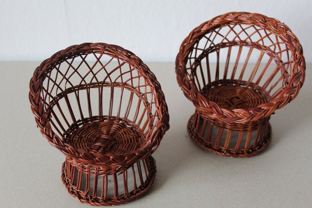 Twee rotan poppenstoelen - 15cm hoog, Ophalen of Verzenden, Gebruikt, Overige typen