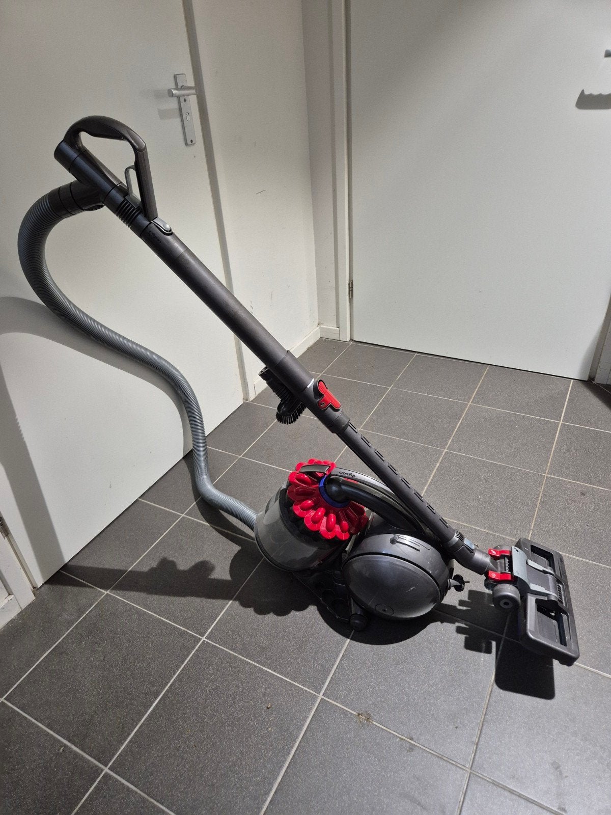 dyson ball DC 33C stubborn