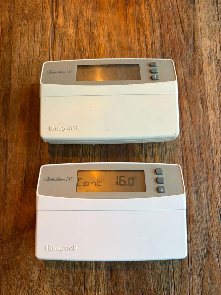 Chronotherm IV, 2 stuks, Ophalen of Verzenden, Slimme thermostaat, Gebruikt
