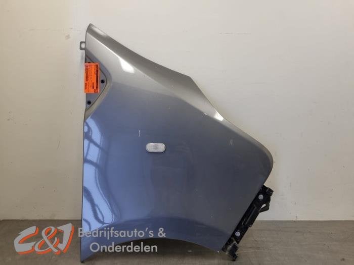 Scherm rechts-voor van een Opel Vivaro (L192), Gebruikt, -, -, Opel