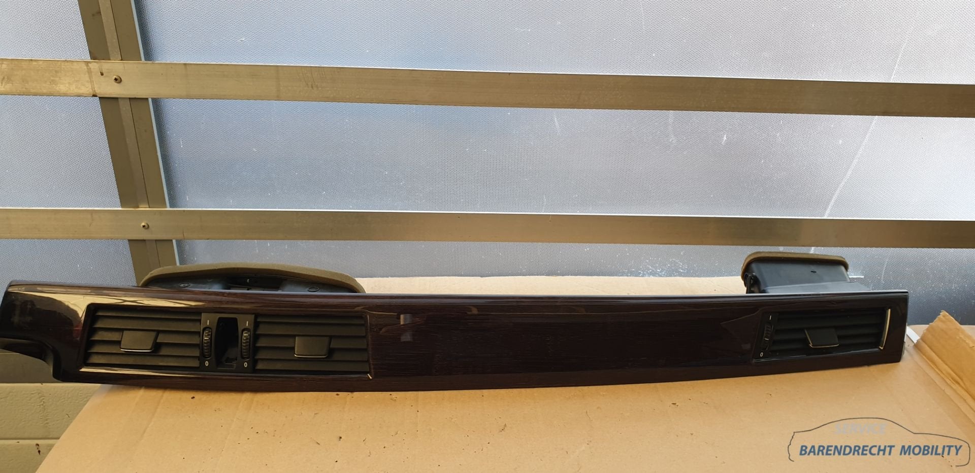 Sierlijst hout ventilatierooster E60 / E61 5 serie BMW dashb, Auto-onderdelen, Petuelring 130
80788  Munich, DE, Gebruikt, Voor