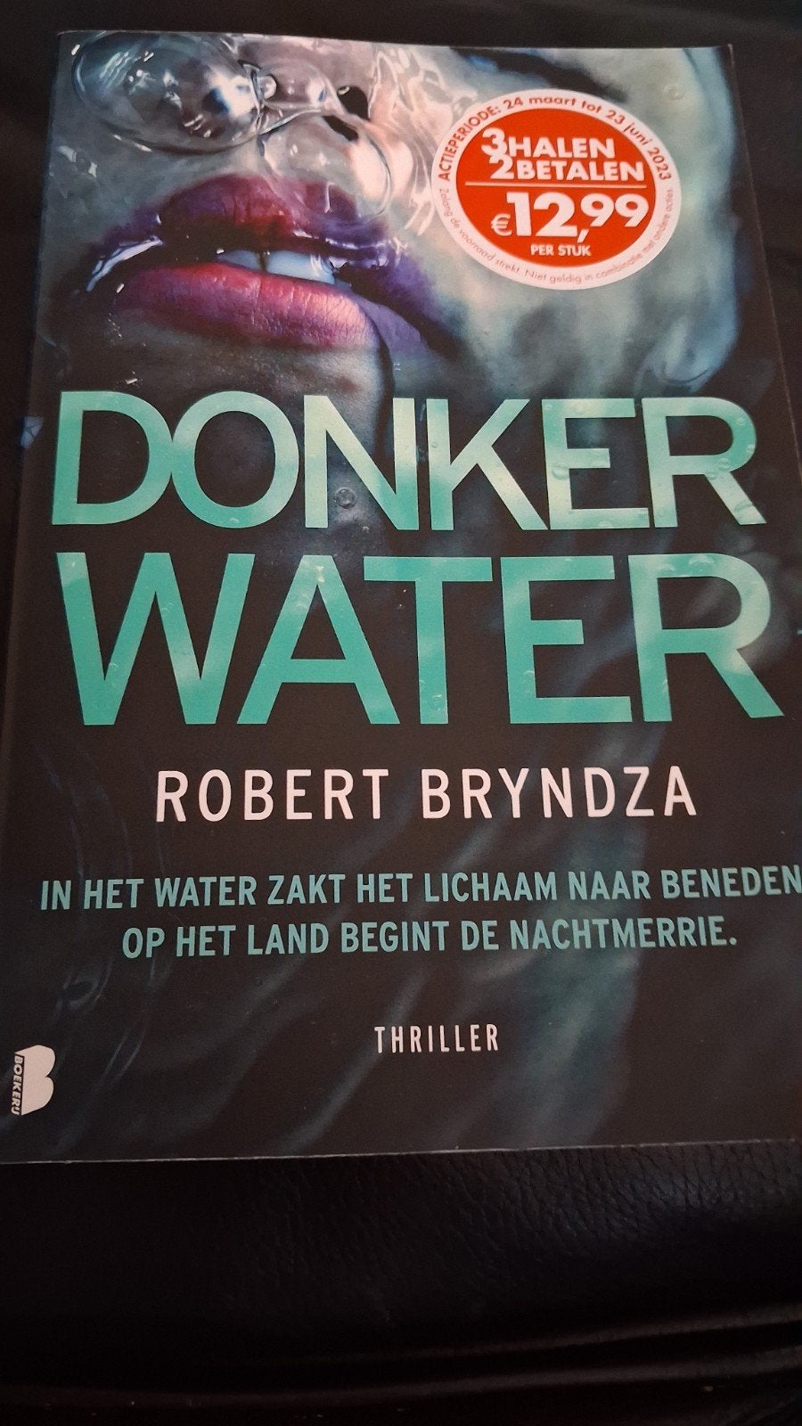 Donker Water - Robert Bryndza (Thriller), Ophalen of Verzenden, Gelezen, Robert Bryndza