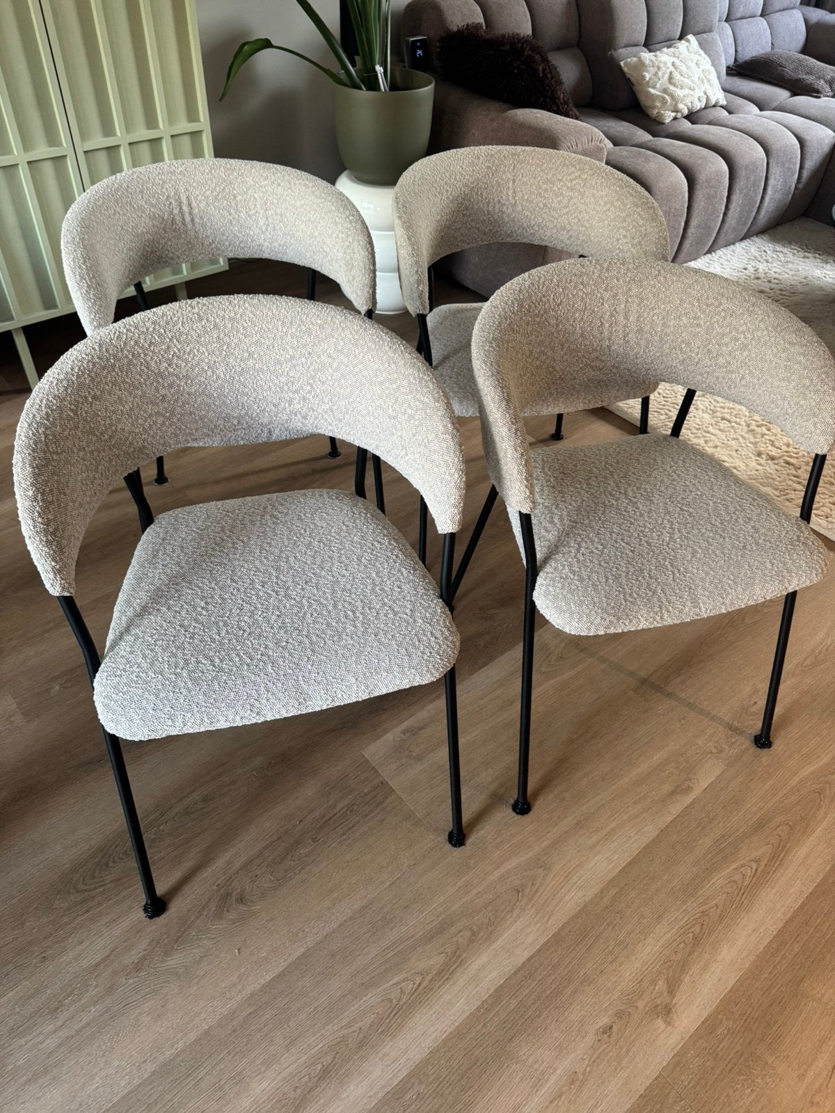 Beige boucle eetkamerstoel, 4 stuks, Huis en Inrichting, Stoelen, Ophalen, Overige kleuren, Zo goed als nieuw, Vier
