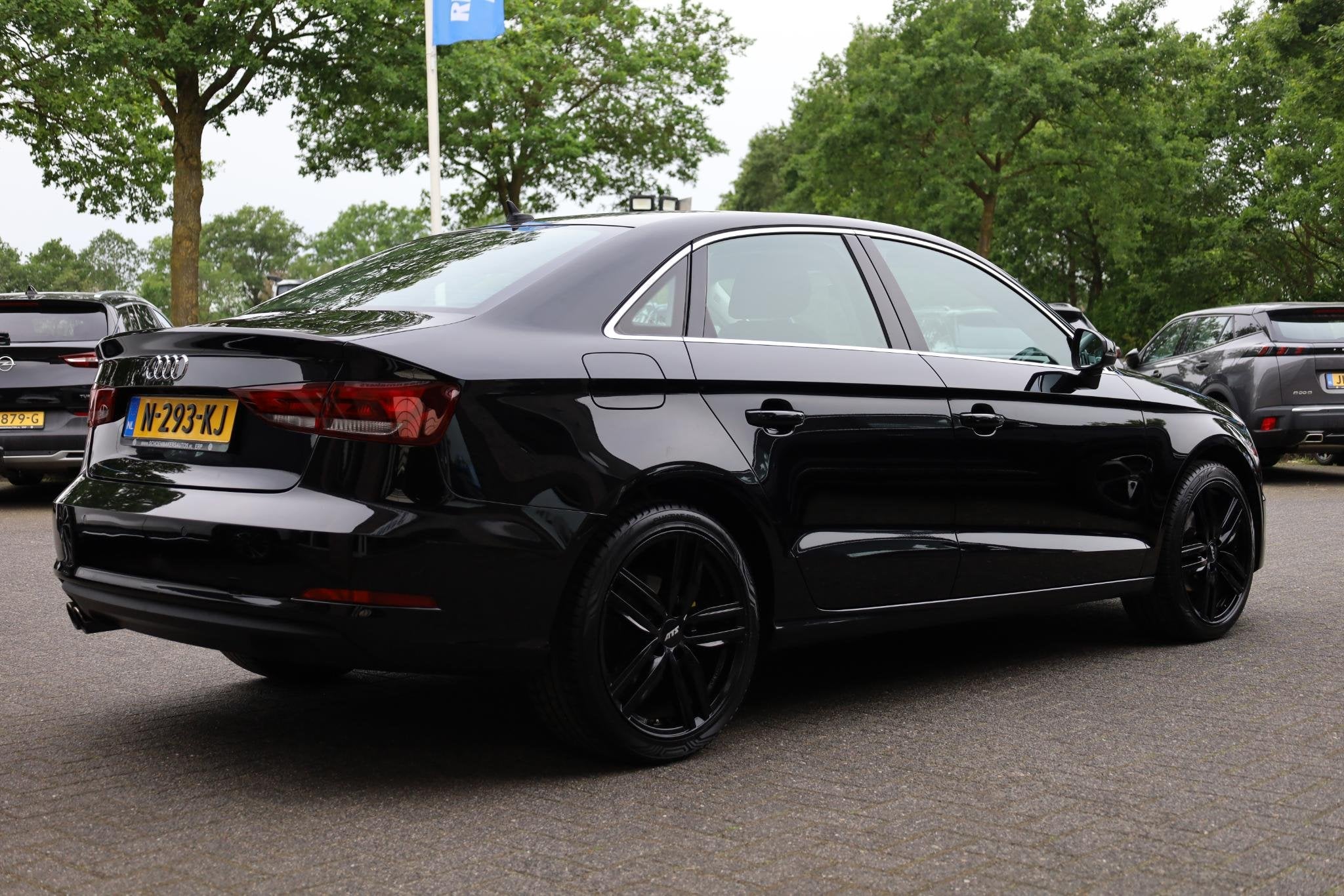 Audi A3 Limousine 1.4 TFSI Ambition HALFLEER NAVI 2xPDC STOE, Voorwielaandrijving, Gebruikt, 4 cilinders, Zwart