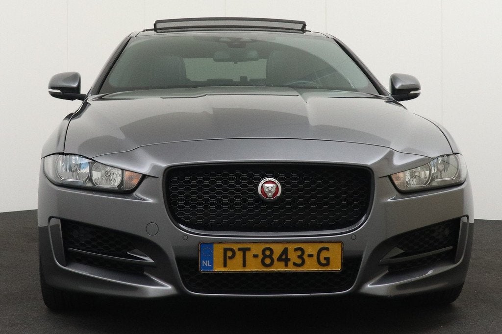 Jaguar XE 2.0 200 PK R-Sport Pano-dak Digi.Dash Trekhaak Cam, Auto's, Jaguar, Automaat, Achterwielaandrijving, 4 cilinders, Bedrijf