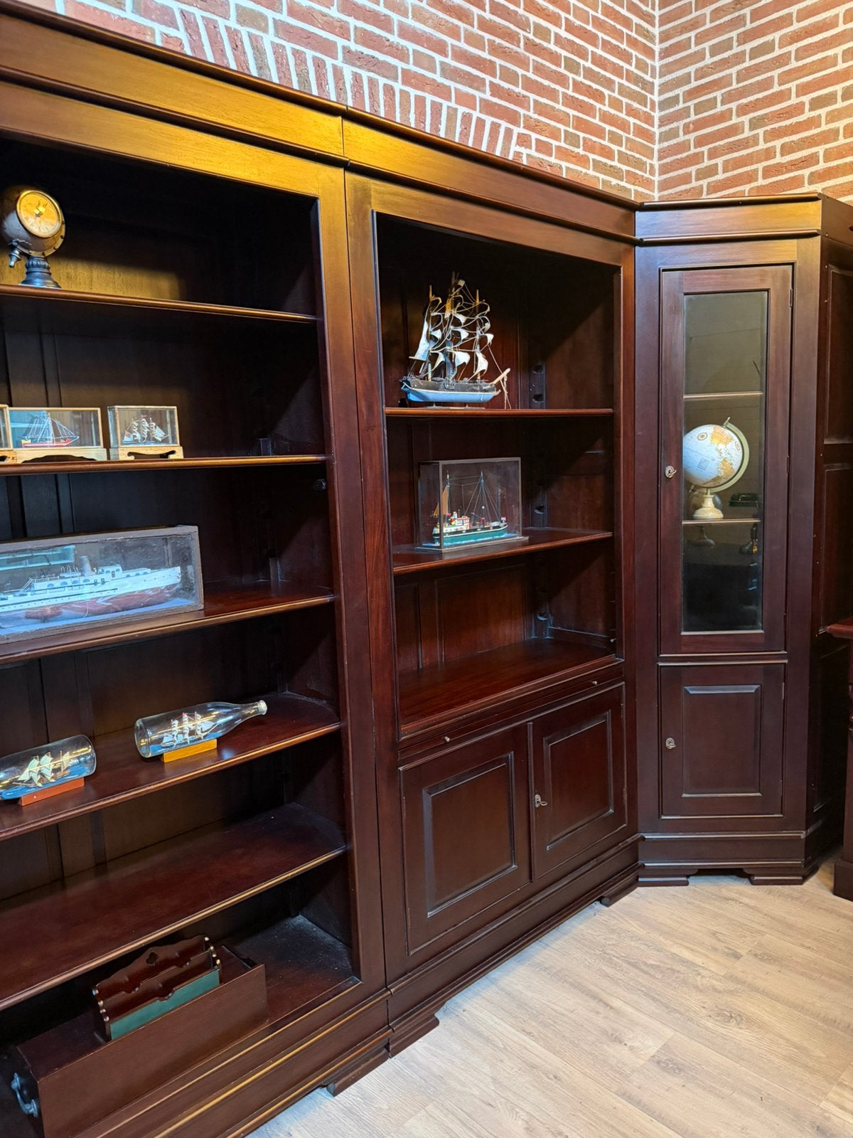 Jan Frantzen Hoekkast Mahonie, Ophalen, 200 cm of meer, Jan frantzen, Info@chesterfieldjinkie.nl