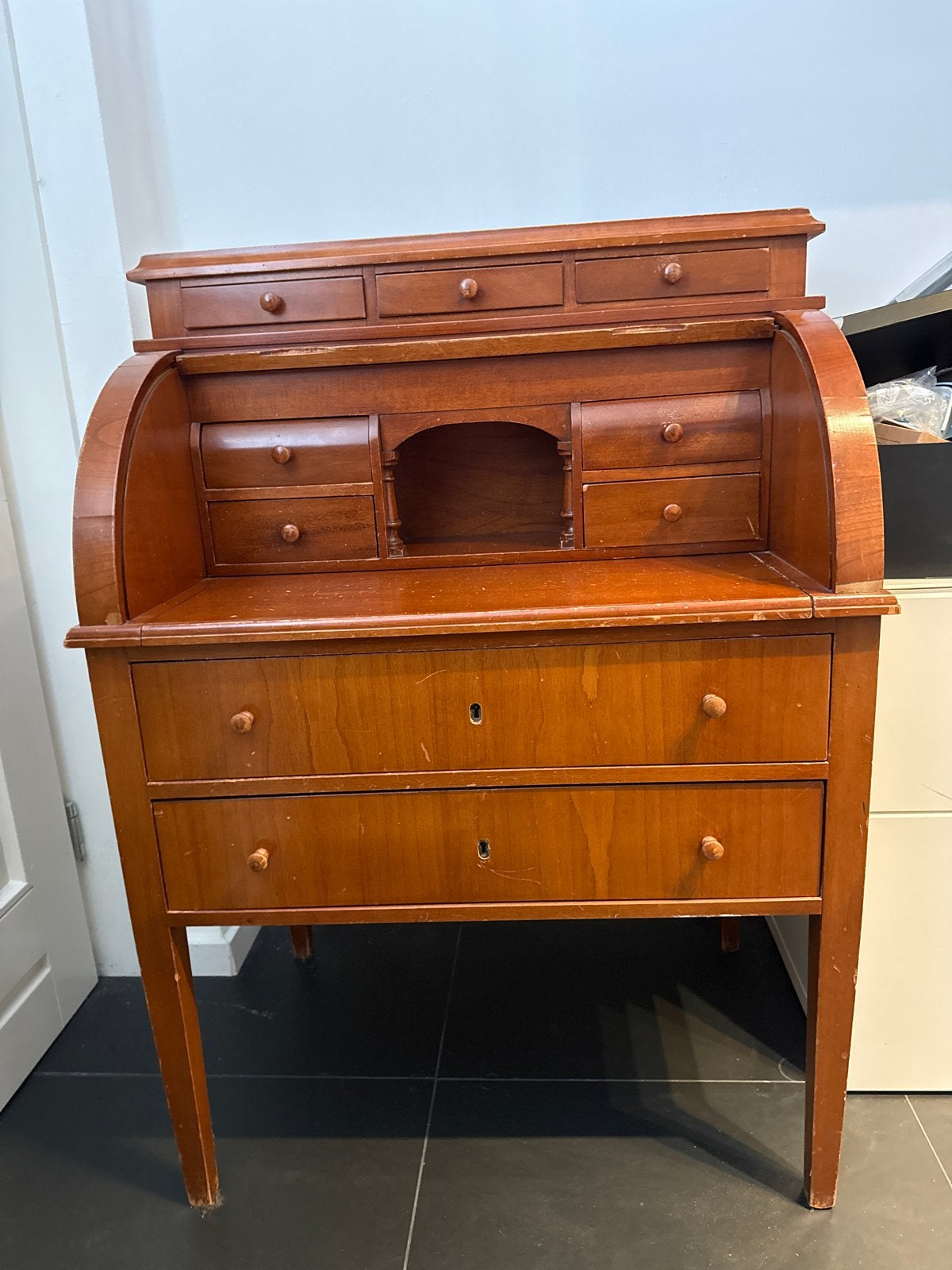 Rolluik bureau kersenhout met lades, Ophalen