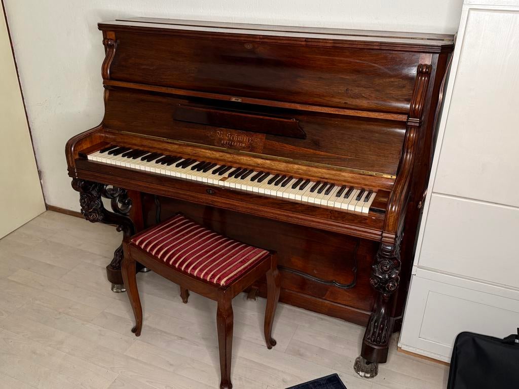 Antieke piano met prachtig houtsnijwerk, Ophalen, Gebruikt, Bruin, Piano
