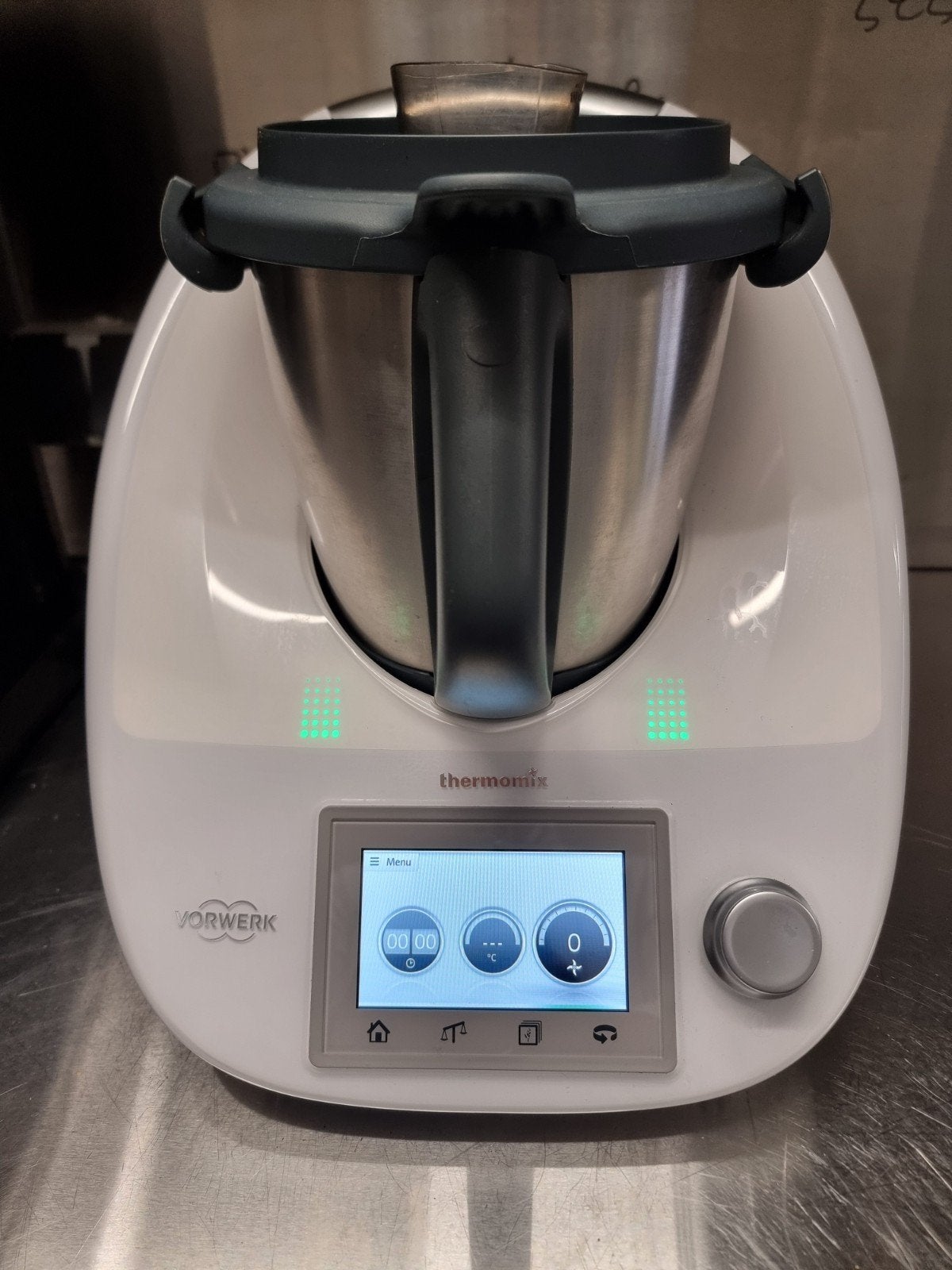 Thermomix TM5 Vorwerk – keukenmachine met kookfunctie, Ophalen, 3 snelheden of meer, Zo goed als nieuw, 2 tot 3 liter