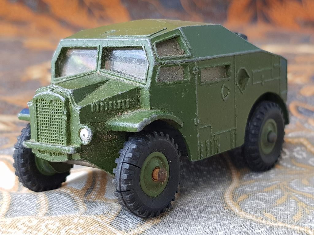 Mooi oud militaria model Dinky Toys 688 uit Engeland 7,5 cm., Antiek en Kunst, Ophalen of Verzenden