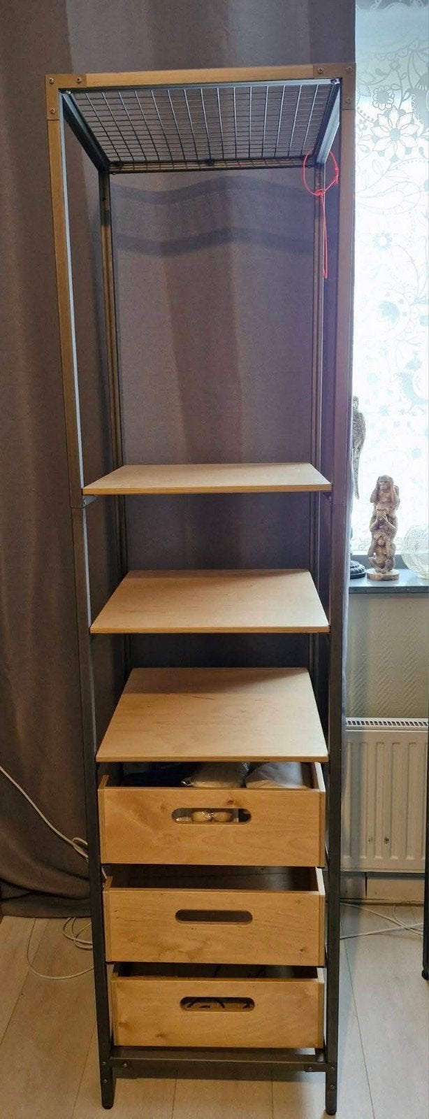 Hoge kast., Ophalen