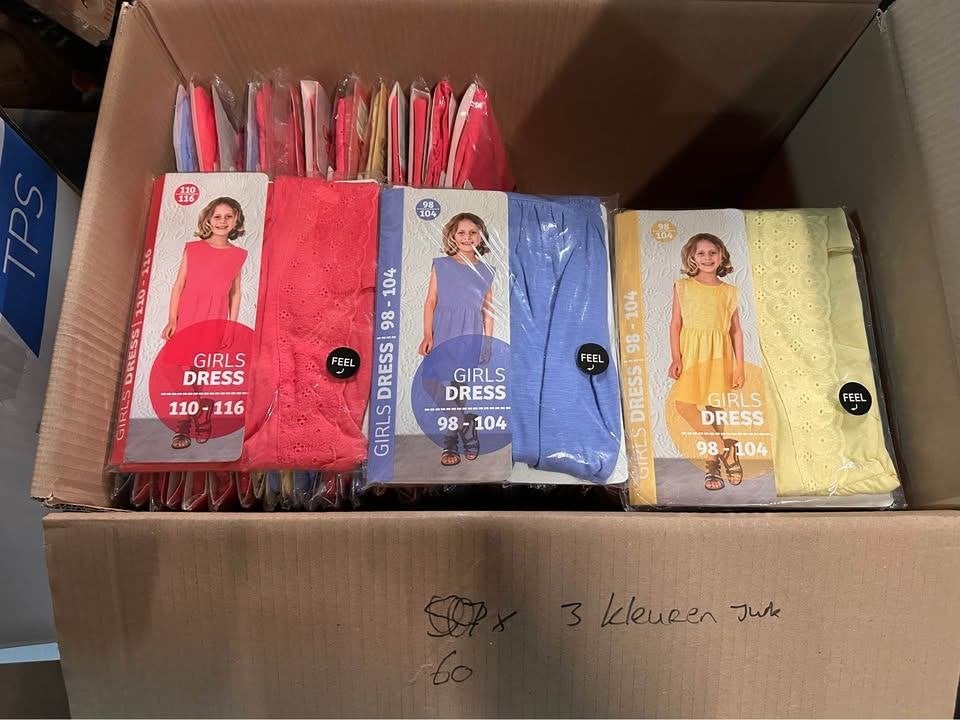 Partij 160 stuks nieuwe kinder jurken 3 kleuren., Ophalen, Nieuw, One size