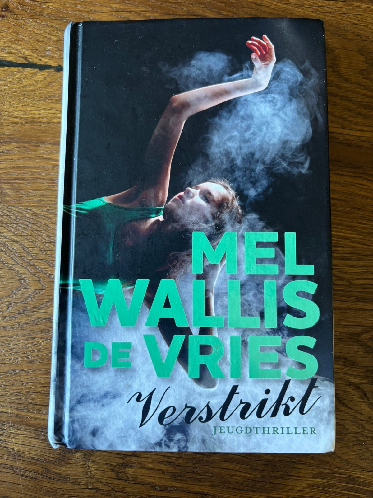 Boek: Verstrikt, Mel Wallis de Vries, Ophalen of Verzenden, Zo goed als nieuw, Fictie