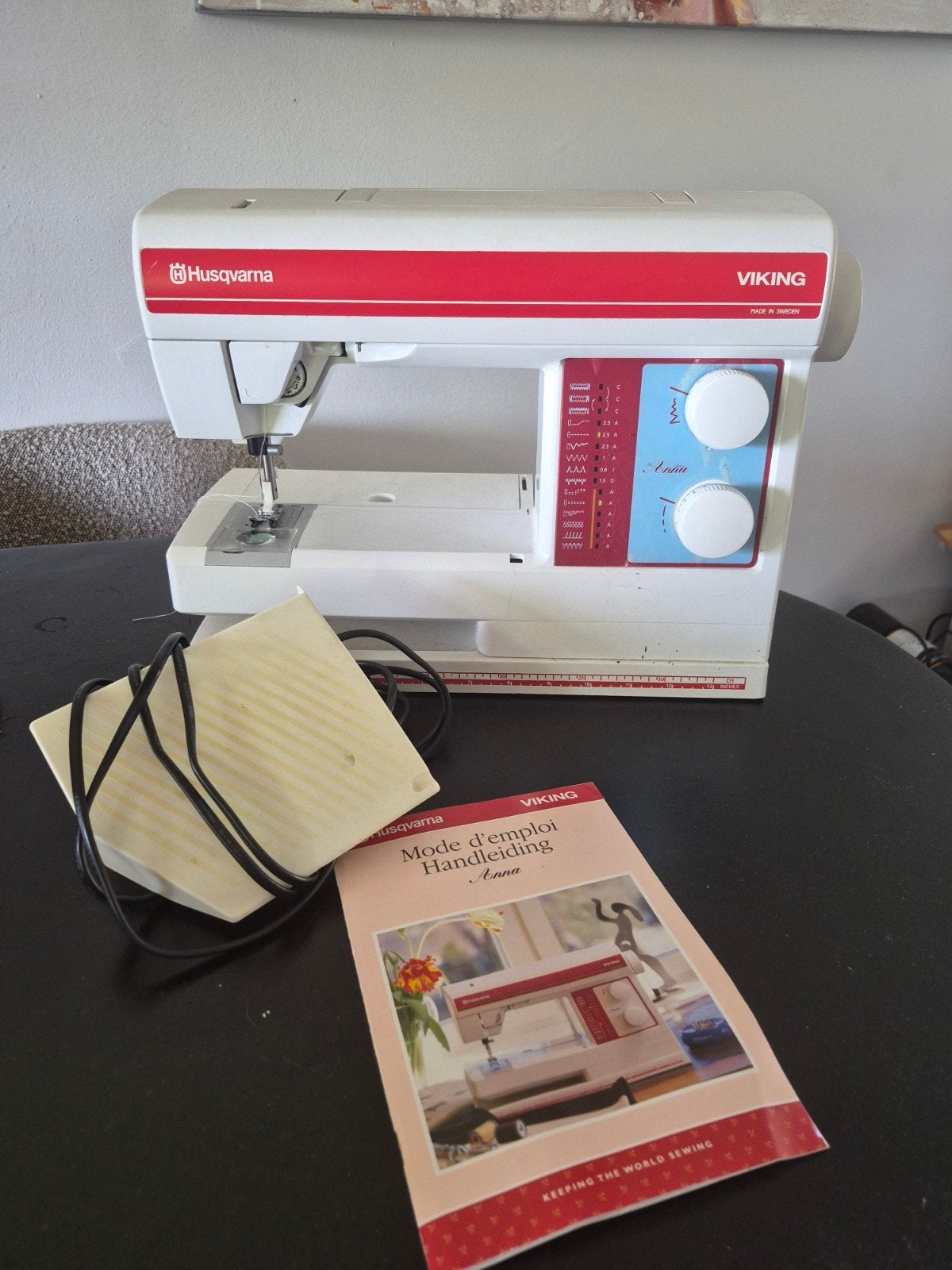 Husqvarna Viking Anna naaimachine met pedaal en handleiding, Hobby en Vrije tijd, Naaimachines en Toebehoren, Ophalen of Verzenden