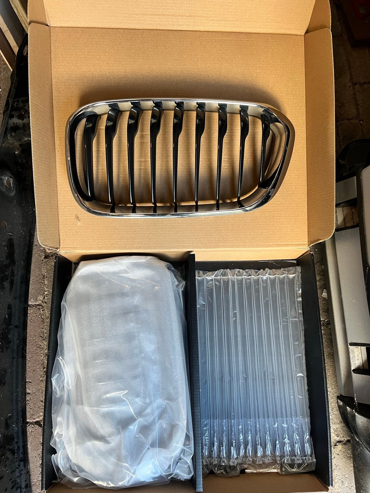 BMW Nieren Grille Glanzend Zwart - Nieuw in doos, Ophalen, Voor, Nieuw, Bumper
