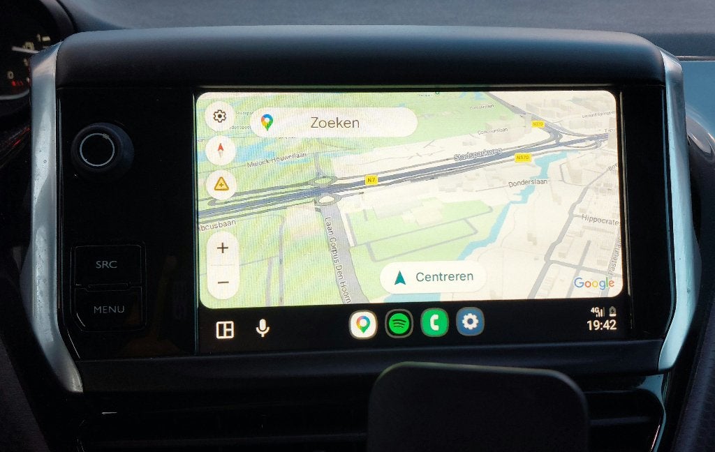 Mooie Peugeot 2008 1.2 Blue Lion 2017 Zwart TREKHAAK - NAP, Voorwielaandrijving, Dealer onderhouden, 40 €/maand, 1199 cc