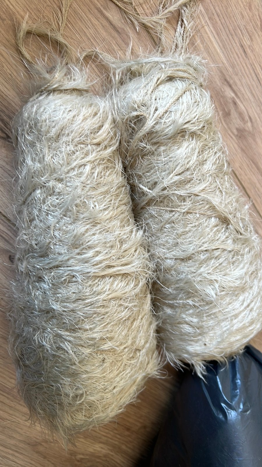 Beige fluffy wol draad klos zacht, Breien of Haken, Nieuw, Ophalen of Verzenden, X