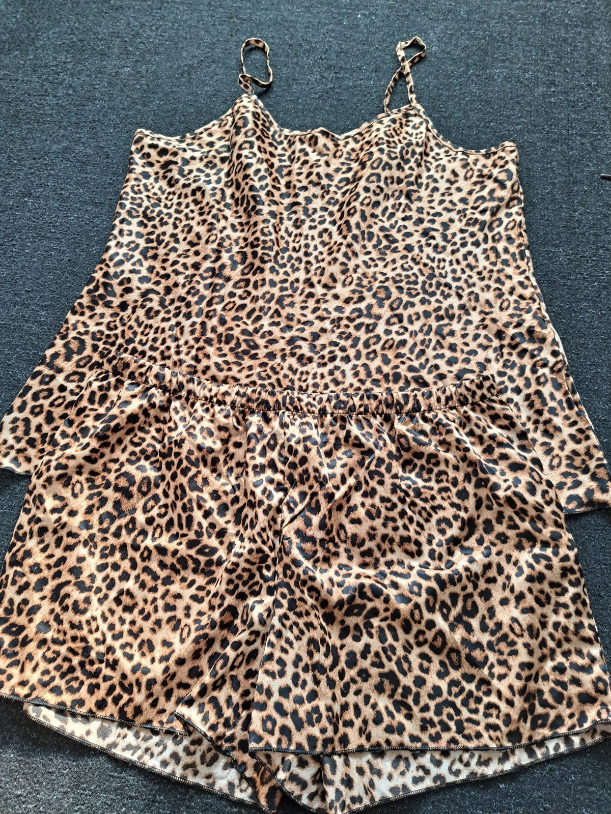Super mooie satijnen panterprint pyjama maat xl, Kleding | Dames, Ophalen of Verzenden, Zo goed als nieuw, Maat 46/48 (XL) of groter
