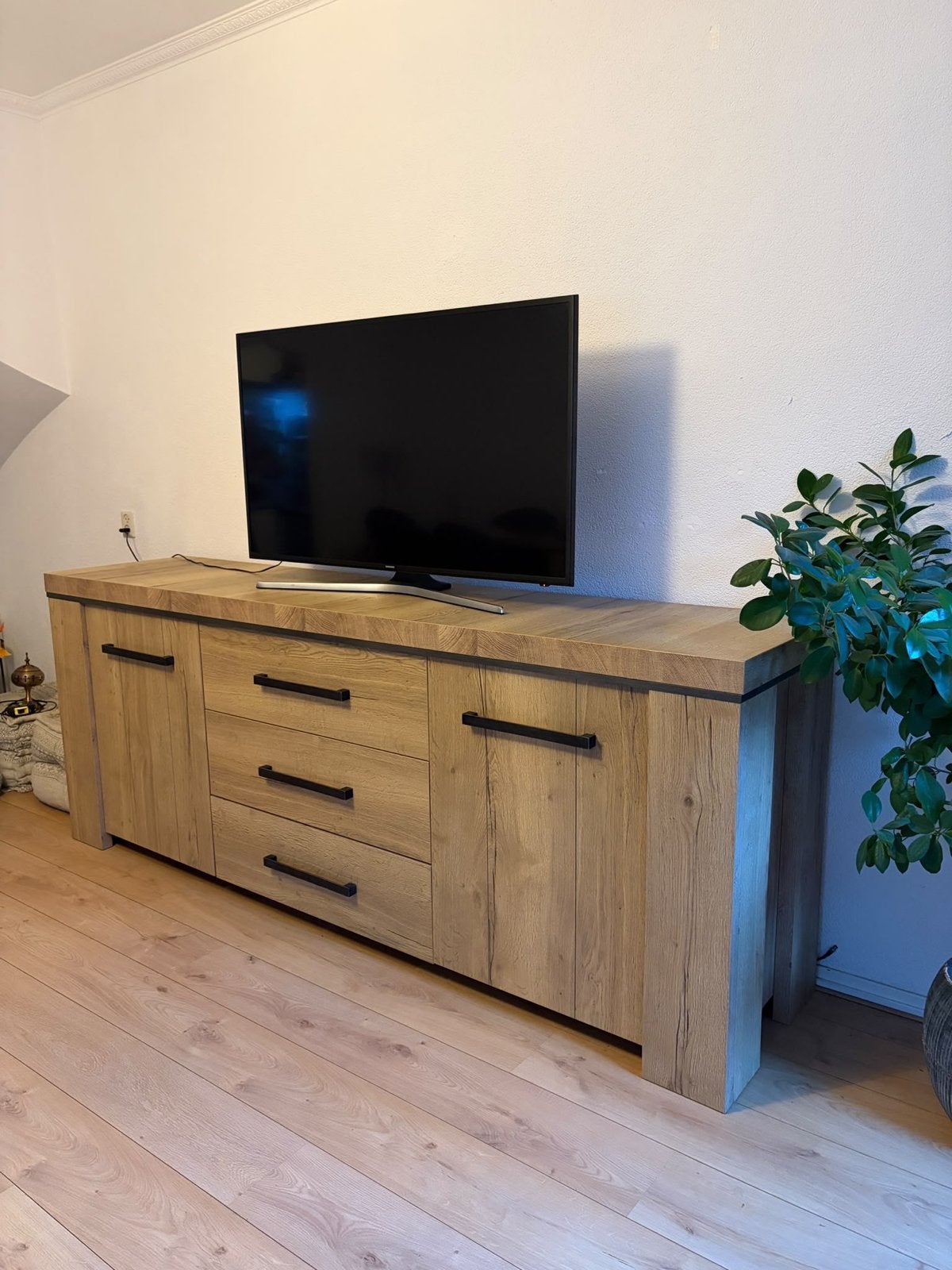 Woonexpress dressoir Hoorn eiken structuur lamel, Ophalen, Zo goed als nieuw, 200 cm of meer, Met lade(s)