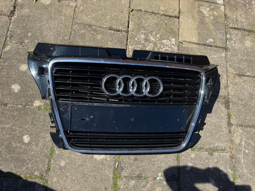 Grill Audi A3 8P 2011 - Gebruikt met lichte sporen, Gebruikt, Audi, Bumper, Verzenden