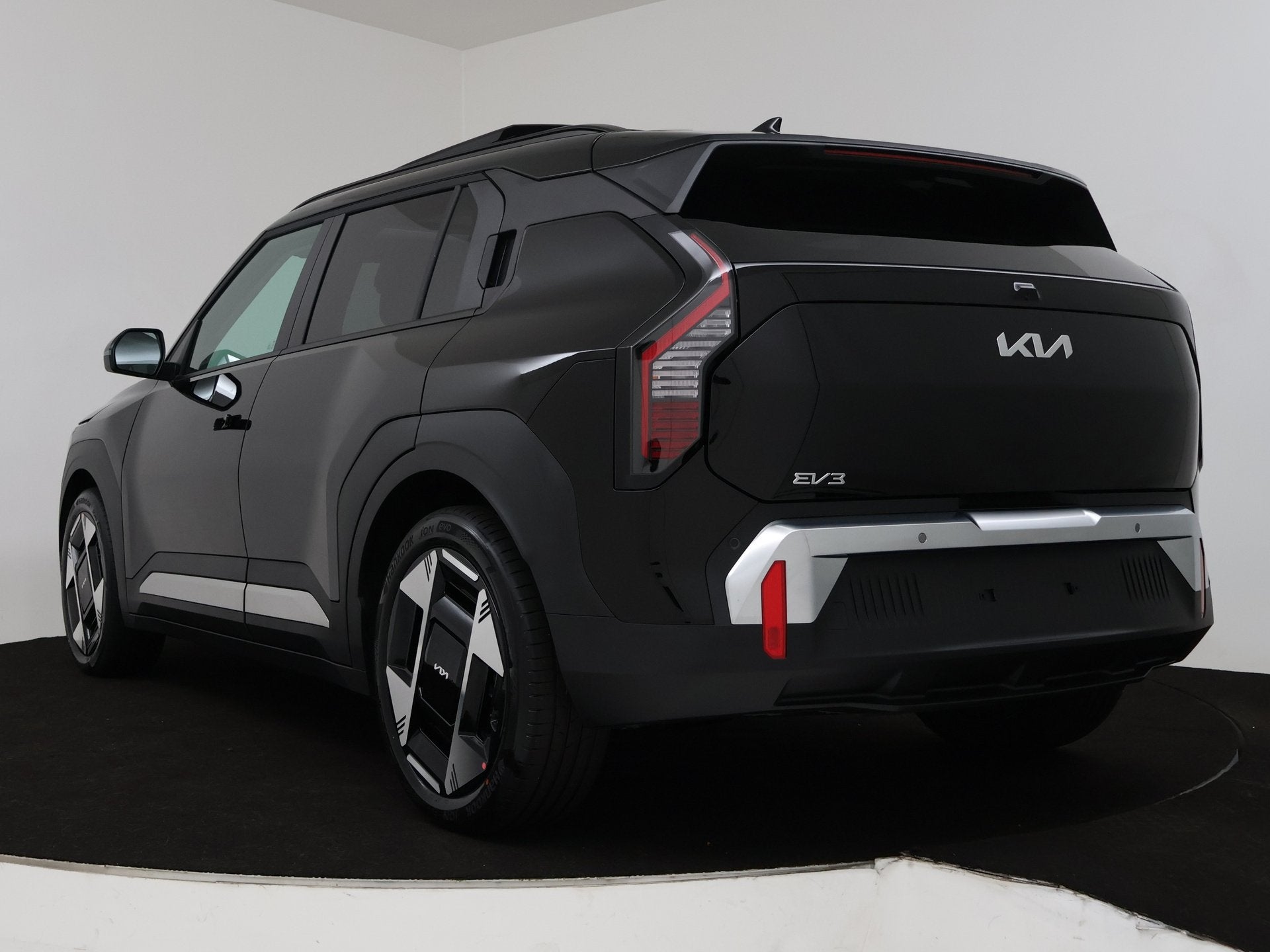 Kia EV3 Plus Advanced 81.4 kWh Company Car | 10 Jaar Garanti, Auto's, 510 min, Grijs, 204 pk, 1000 kg