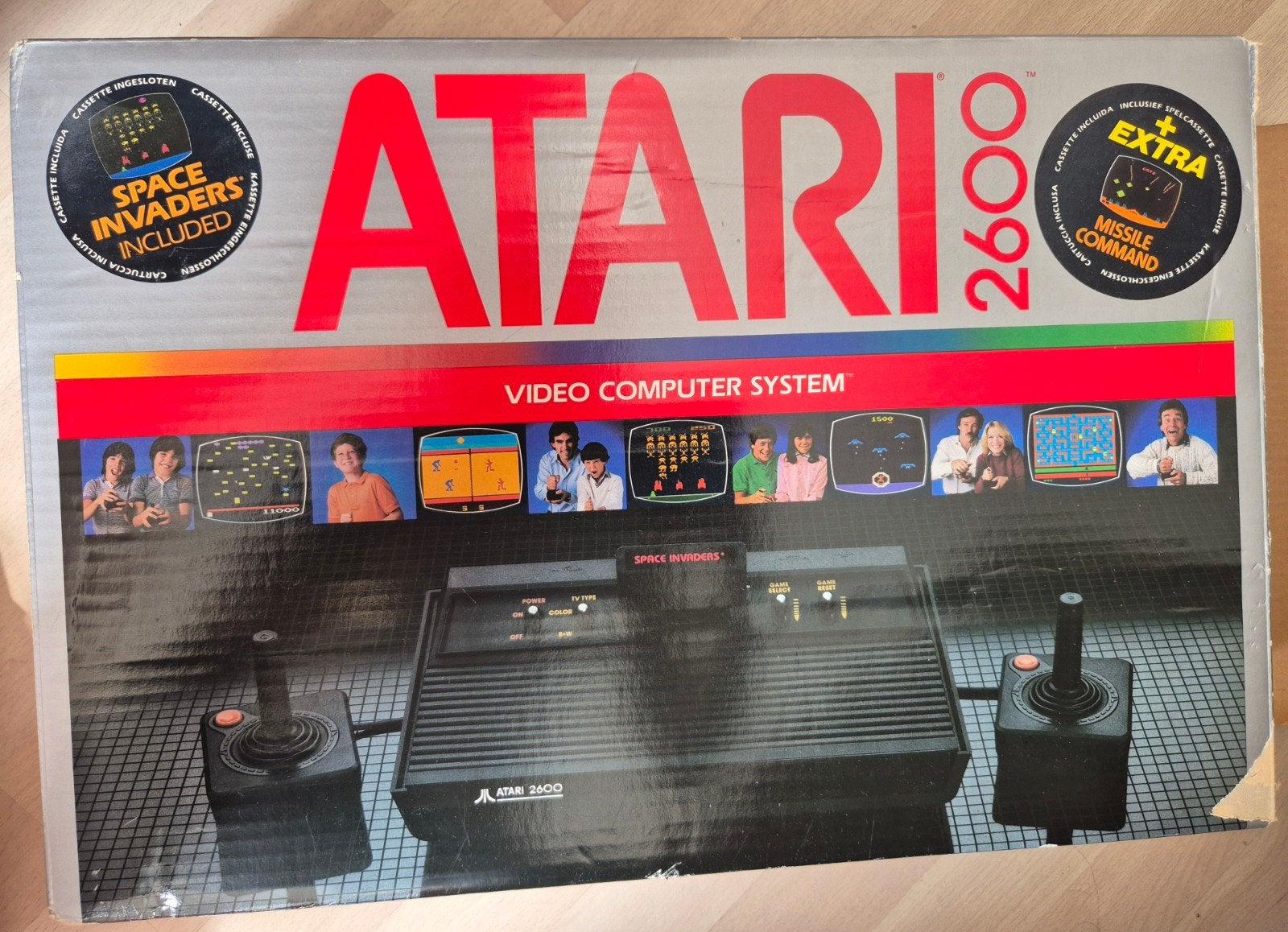 Originele Atari 2600 spelcomputer met Space Invaders, Spelcomputers en Games, Spelcomputers | Atari, Ophalen, Met 2 controllers
