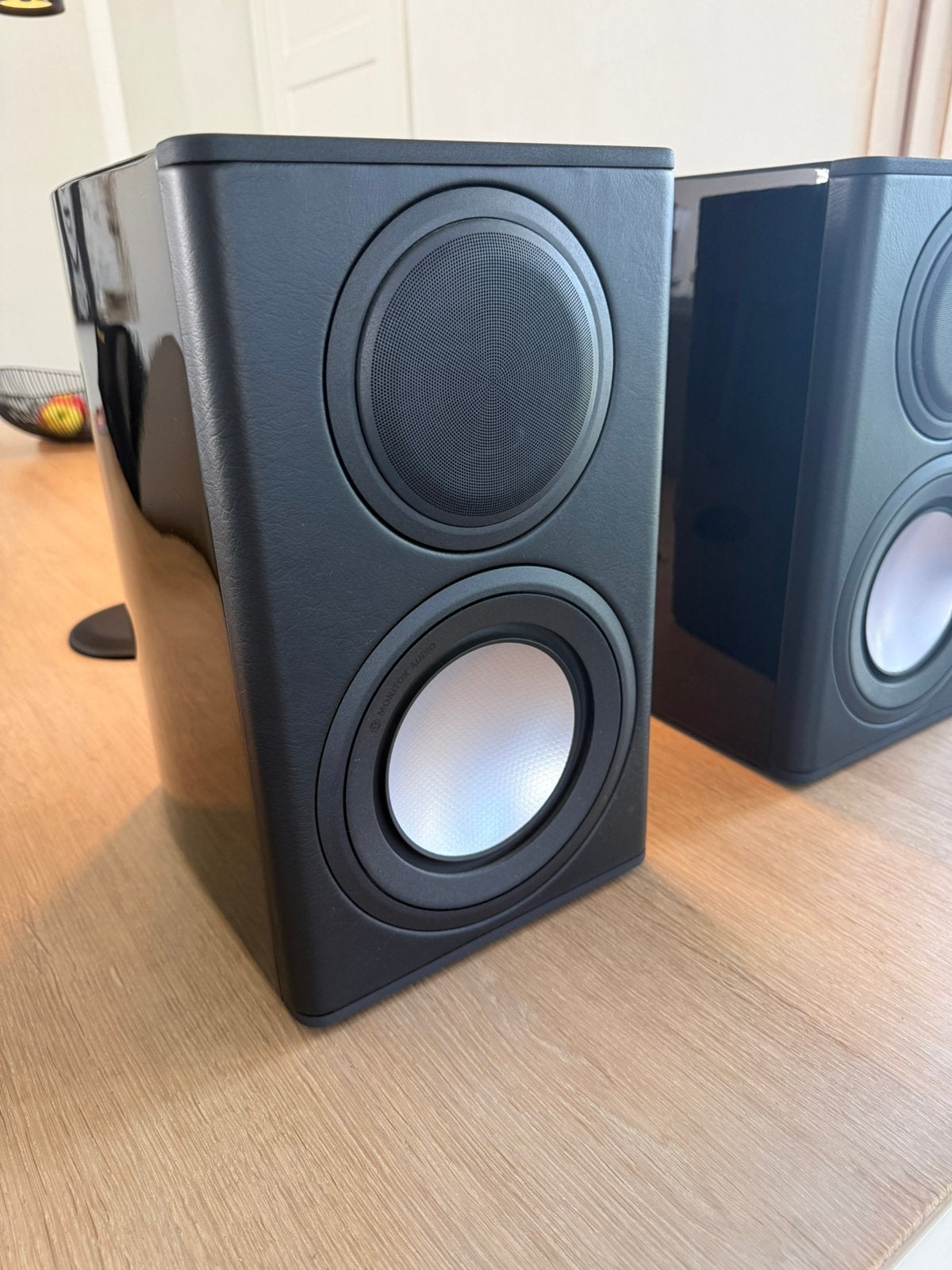 Foto 2 van Monitor Audio Platinum PL100V2 Piano Black