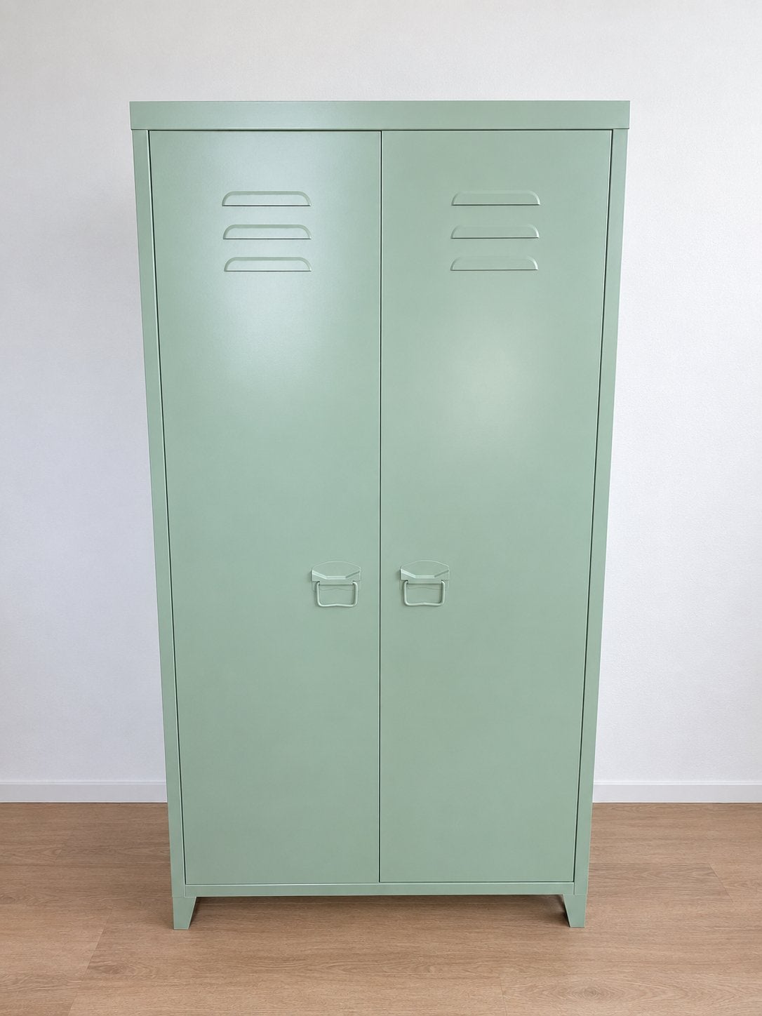 Groene metalen kledingkast met 2 deuren en planken, Huis en Inrichting, Ophalen, Gebruikt, 50 tot 100 cm, Metaal