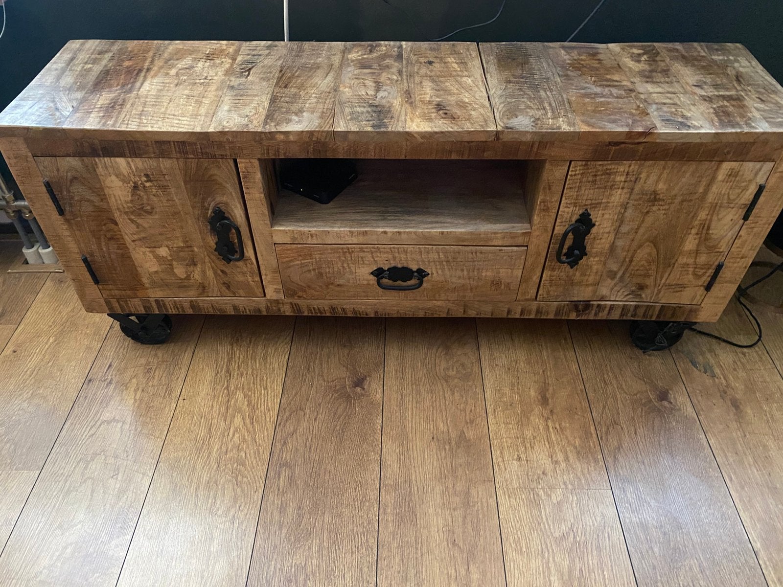 Tv meubel mangohout, Huis en Inrichting, Ophalen, 100 tot 150 cm, Zo goed als nieuw, Minder dan 100 cm