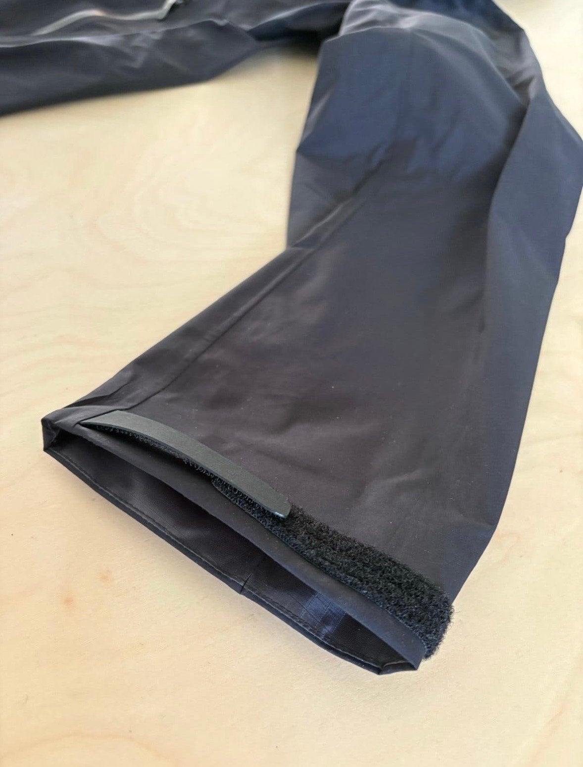 Nieuwe Arc'teryx Gore-Tex jas met labels, maat L, Kleding | Dames, Zwart, Maat 42/44 (L), Nieuw, Ophalen of Verzenden