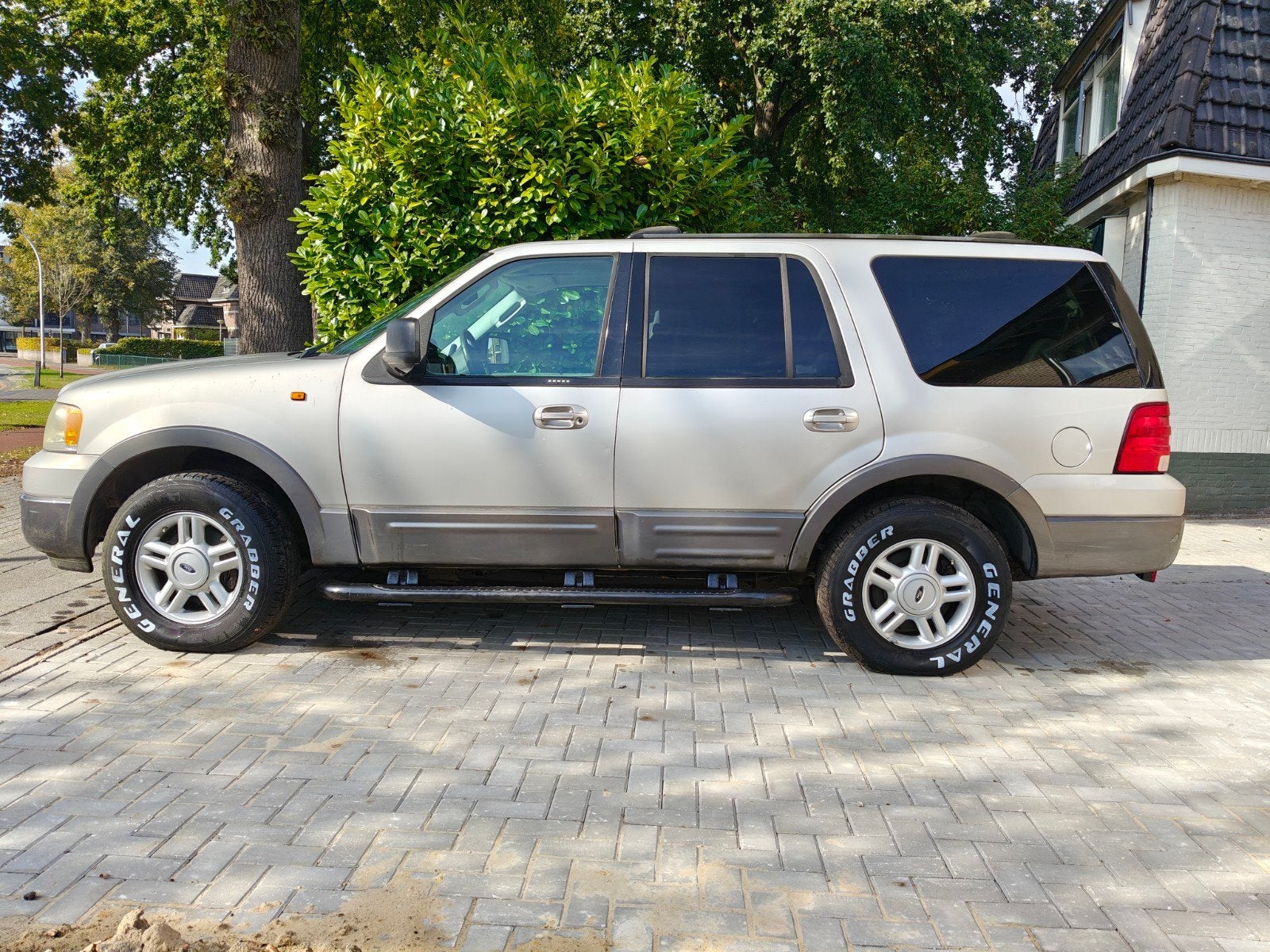 Ford Expedition 4.6 V8 – 2004 – 232 PK – Nederlands kenteken, Auto's, Automaat, Achterwielaandrijving, 8 cilinders, Grijs