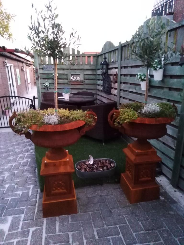 Gietijzeren tuinvazen op sokkel, Ophalen of Verzenden, Nieuw