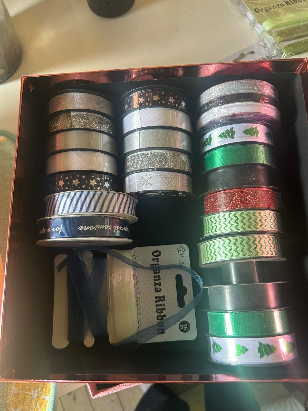 Doos vol lintjes en organza ribbon, Ophalen of Verzenden, Nieuw, Knutselmateriaal