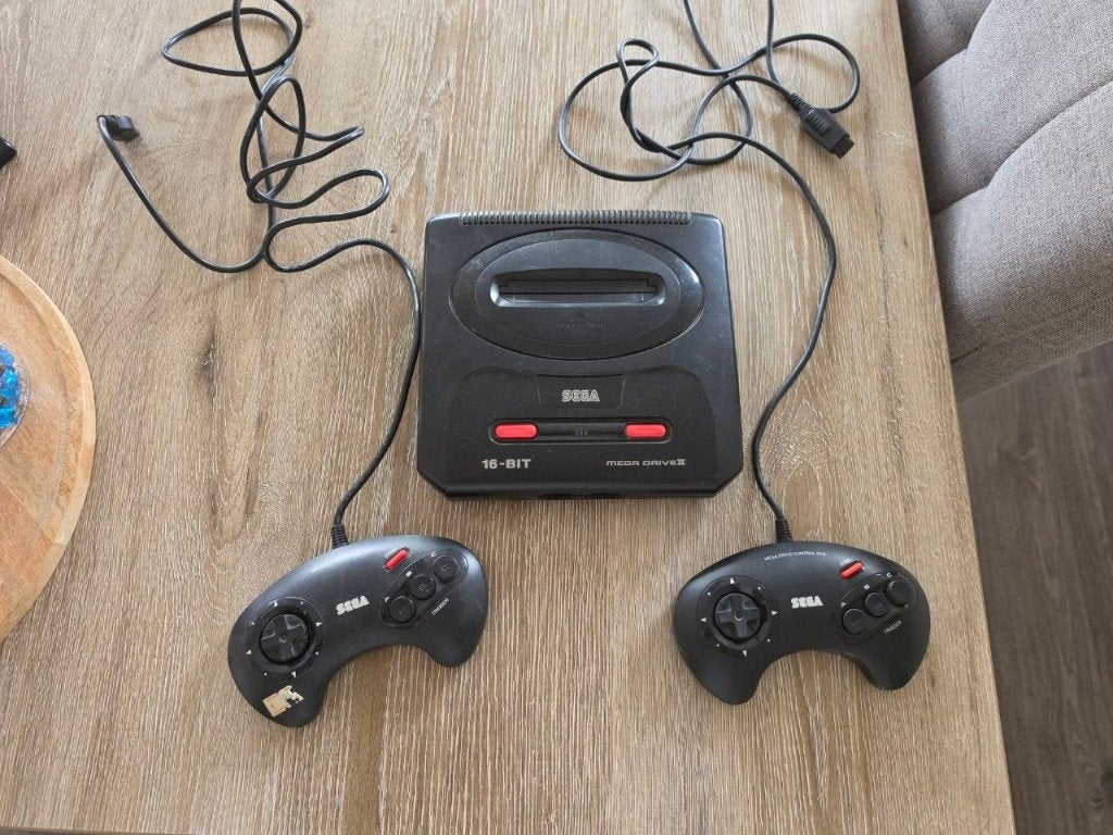 Sega Mega Drive II 16-Bit + 2 originele controllers, Verzenden, Gebruikt, Met 2 controllers, Mega Drive