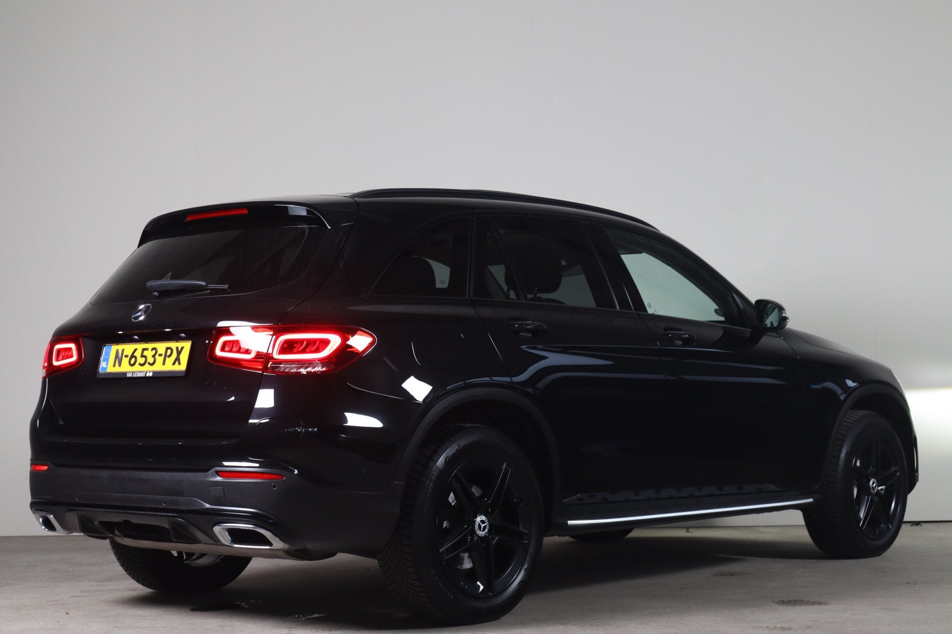 Mercedes-Benz GLC 300e 4MATIC Premium Plus Stoelverw I Pano, Auto's, Gebruikt, Euro 6, 4 cilinders, 2000 kg