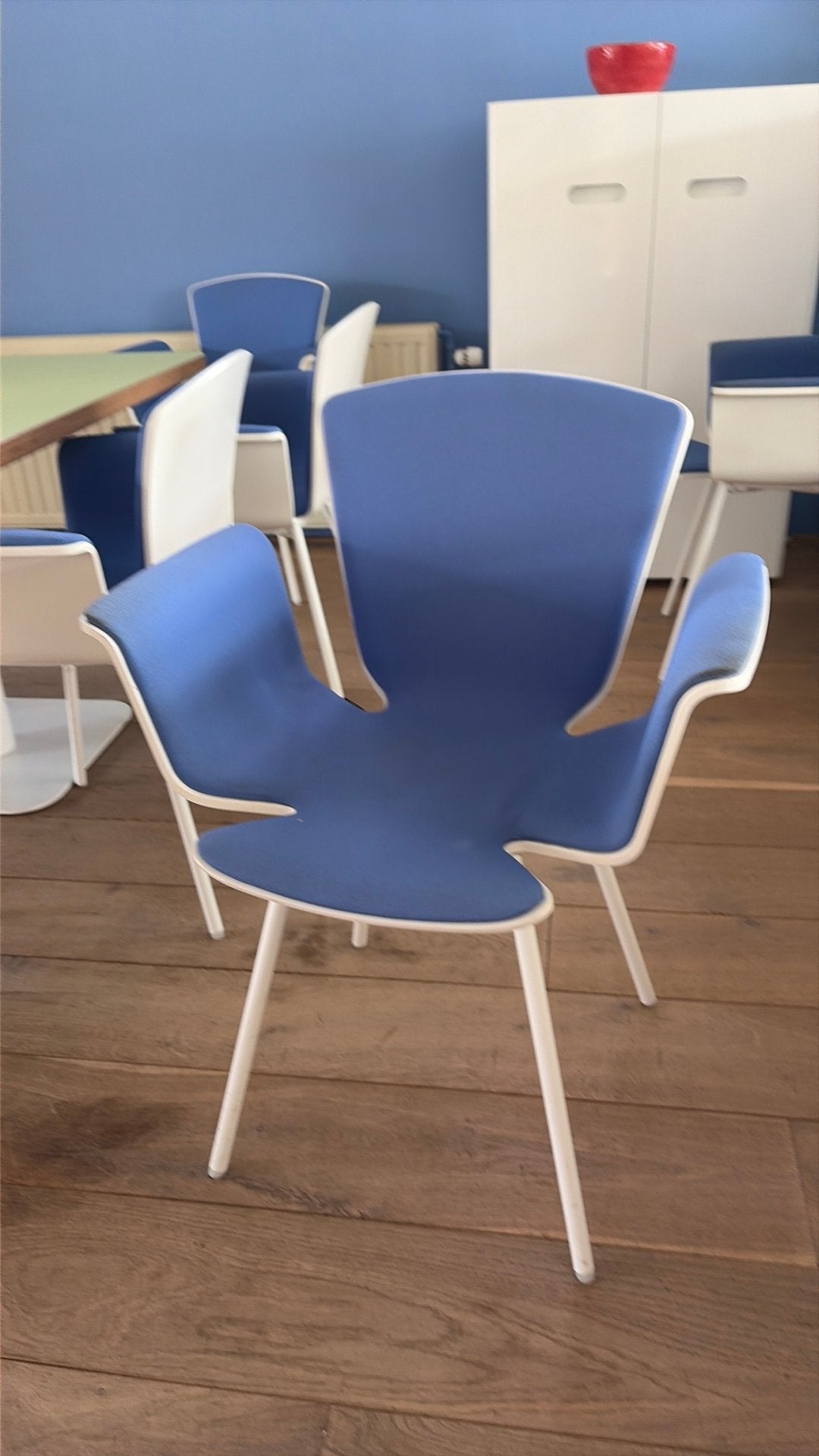8 x Kembo blauwe kantine stoelen - ophalen in PIJNACKER, Ophalen, Gebruikt, Blauw, Stof