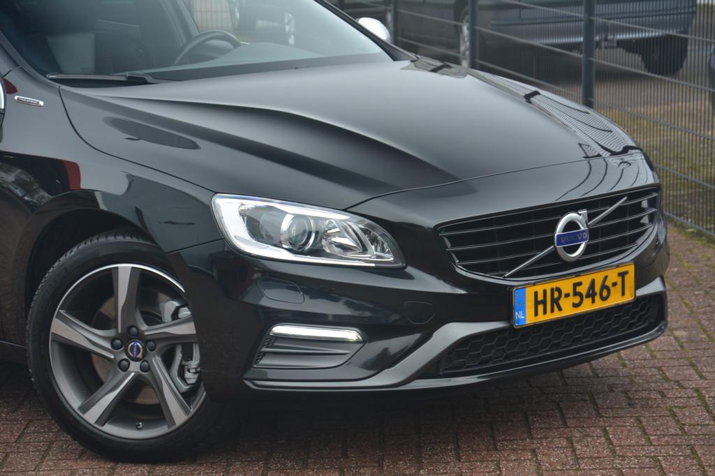 Volvo V60 2.4 D6 Twin Engine R-Design | Navigatie | Stoelver, Auto's, Volvo, Automaat, Euro 6, Zwart, Vierwielaandrijving