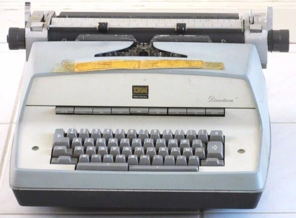 Oude electrische IBM typemachine - typewriter, Ophalen, Huis en Inrichting
