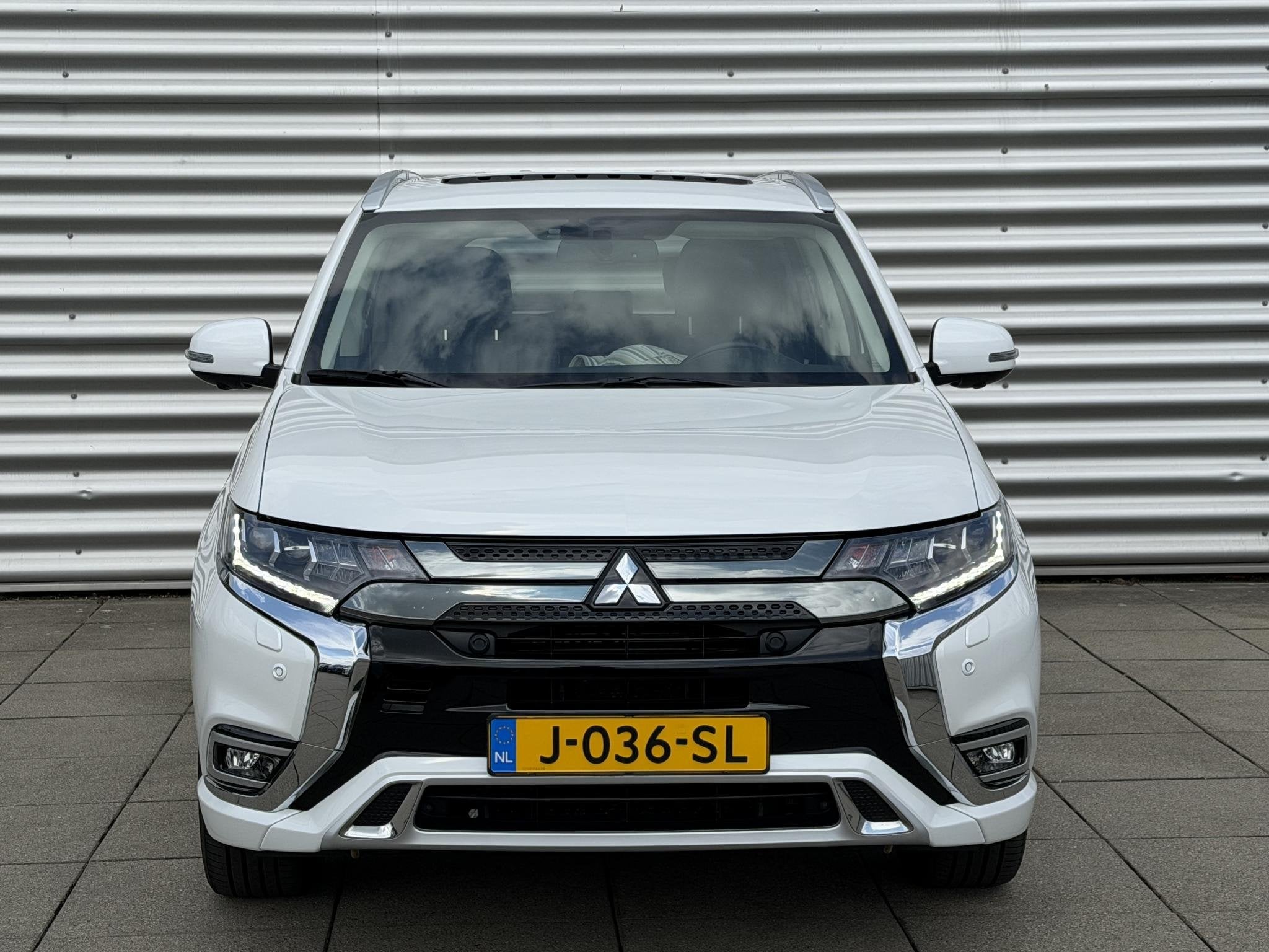 Mitsubishi Outlander 2.4 PHEV Intense+ | Schuif-/kanteldak |, Auto's, Automaat, Euro 6, 4 cilinders, 1865 kg