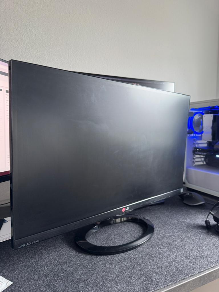 50€ ! LG Flatron 27” monitor (27EA73), Ophalen, IPS, 101 t/m 150 Hz, Zo goed als nieuw
