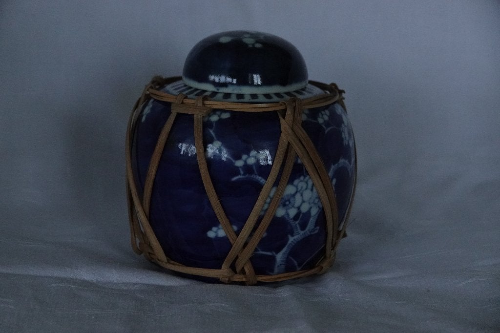 Antieke Chinese Porseleinen Gemberpot met Bamboe Mand, Ophalen of Verzenden