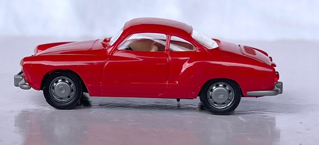 AMW 0190: Volkswagen Karmann Ghia Coupe rood, Ophalen of Verzenden, Zo goed als nieuw, Auto, AWM