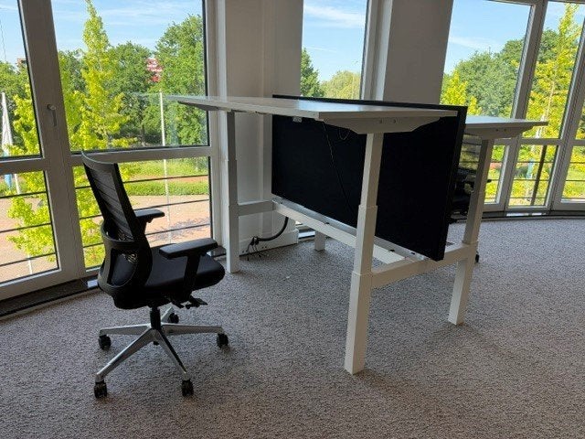 SET WERK PLEK, bureau, stoel ,scheidingswand,kabelgoot,21st